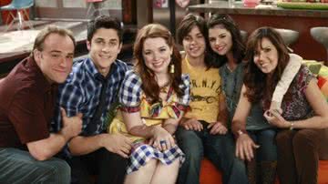 Elenco de 'Os Feiticeiros de Waverly Place', série original do Disney Channel - Reprodução/Disney Channel