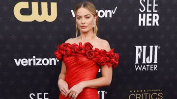 Margot Robbie no tapete vermelho do Critics Choice Awards - Frazer Harrison/Getty Images