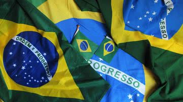 Sobreposição de bandeiras do Brasil - Pixabay
