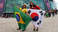 Torcedoras brasileira e coreana durante as Olimpíadas de Londres - Getty Images