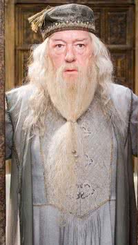 Por que Dumbledore teve dois atores? 