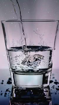 Faz mal beber água em excesso?
