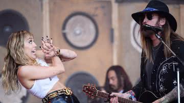 Billy Ray e Miley Cyrus no Glastonbury, festival realizado em 2019 - Getty Images