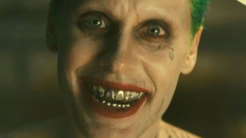 Jared Leto interpretando Coringa em Esquadrão Suicida (2016) - Divulgação/ DC/ Warner Bros. Pictures