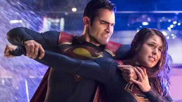 Cena do embate entre Supergirl e Superman na série 'Supergirl' - Reprodução/CW