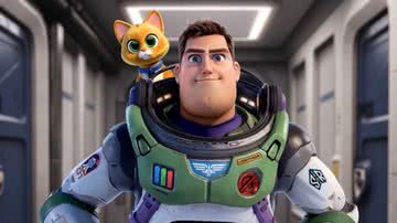 Buzz e Sox em "Lightyear" (2022) - Divulgação/Pixar