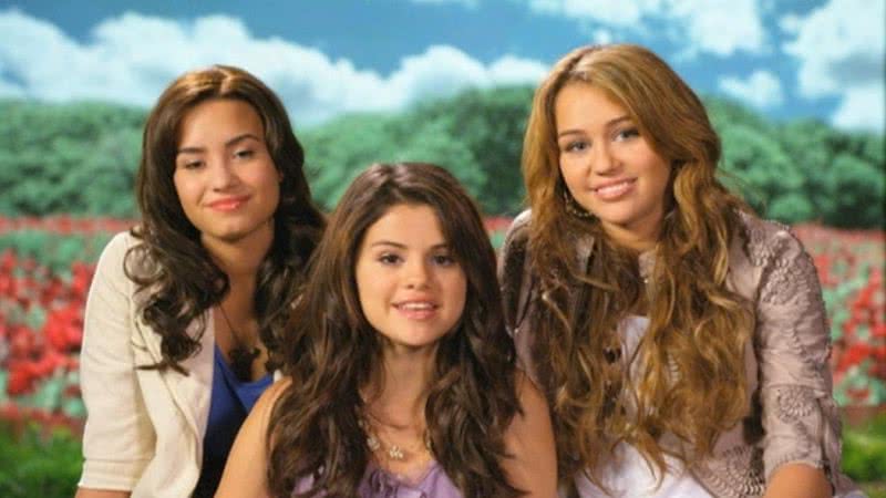 Demi Lovato, Selena Gomez e Miley Cyrus em vídeo da iniciativa 'Disney's Friends for Change' - Reprodução/ Disney Channel