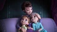 Elsa e Anna ao lado de sua mãe em Frozen 2 (2019) - Divulgação/Disney