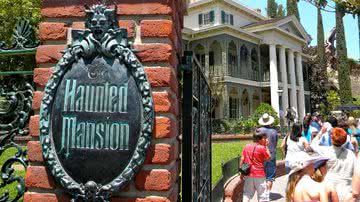 Atração Haunted Mansion nos parques da Disney - Wikimedia Commons