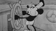 Mickey Mouse em cena de "Steamboat Willie" - Reprodução/ Disney