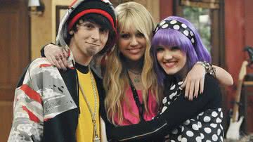 Mitchel Musso ao lado de Miley Cyrus e Emily Osment em 'Hannah Montana' - Divulgação/Disney