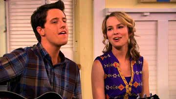 Shane Harper e Bridgit Mendler em 'Boa Sorte, Charlie!" - Reprodução/ Disney Channel