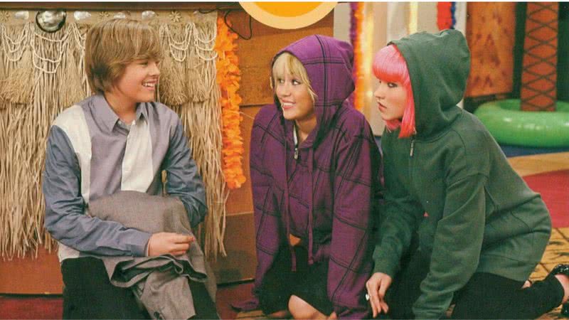 Cena do especial entre 'Zack e Cody: Gêmeos a bordo', 'Hannah Montana' e 'Os Feiticeiros de Waverly Place' - Reprodução/ Disney Channel