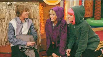 Cena do especial entre 'Zack e Cody: Gêmeos a bordo', 'Hannah Montana' e 'Os Feiticeiros de Waverly Place' - Reprodução/ Disney Channel