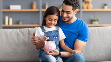 Educação financeira ajuda as crianças a darem valor ao dinheiro (Imagem: Shutterstock)