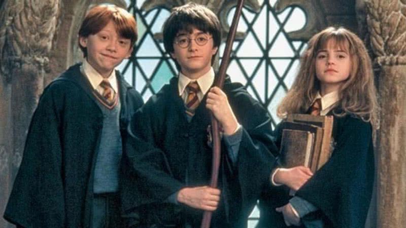 Ronald Weasley, Harry Potter e Hermione Granger em Harry Potter e a Pedra Filosofal (2001) - Divulgação/Warner Bros. Pictures