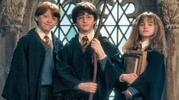 Ronald Weasley, Harry Potter e Hermione Granger em Harry Potter e a Pedra Filosofal (2001) - Reprodução/ Warner Bros. Pictures