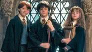 Ronald Weasley, Harry Potter e Hermione Granger em Harry Potter e a Pedra Filosofal (2001) - Reprodução/ Warner Bros. Pictures