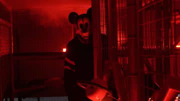 Cena do trailer de “Mickey’s Mouse Trap” - Reprodução/ Youtube/ Simon Phillips Actor