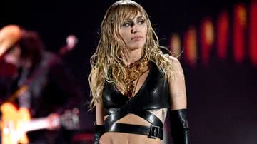 Miley Cyrus durante apresentação - Getty Images