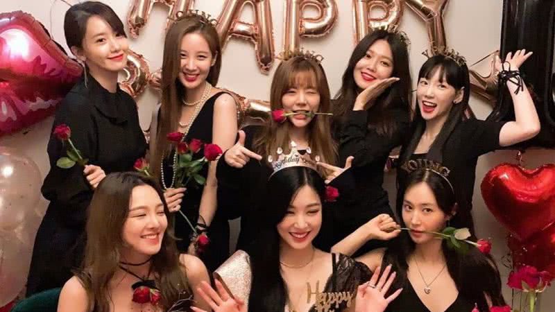 Integrantes do Girls' Generation durante o aniversário de 13 anos - Divulgação/Instagram/seojuhyun_s