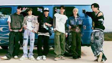 Membros do iKON em concept photo para o full álbum “TAKE OFF” - Divulgação/ 143 Entretainment