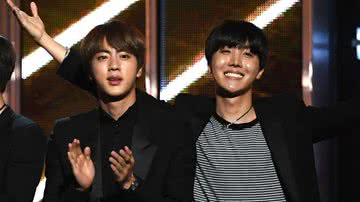 Jin e J-Hope no Billboard Music Awards em 2017 - GettyImages/ Ethan Miller