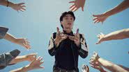 Jungkook, do BTS, no clipe de "3D" - Reprodução/ Youtube/ HYBE LABELS
