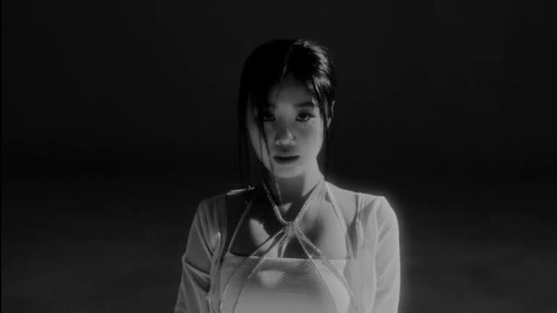Soojin em vídeo de dança 'Black Florest' - Reprodução/ YouTube/ SOOJIN