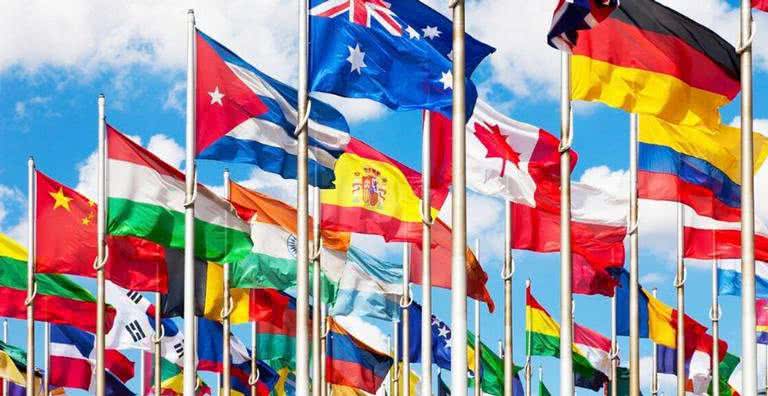 Bandeiras de diferentes nacionalidades - Divulgação