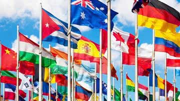 Imagem ilustrativa de bandeiras de diversas nacionalidades - Pixabay