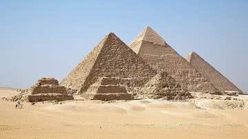 As pirâmides de Gizé, no Egito - Wikimedia Commons