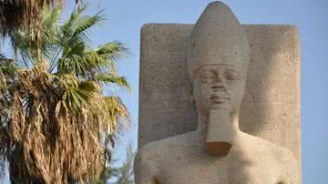 Estátua do faraó Ramsés II sem nariz - Pixabay