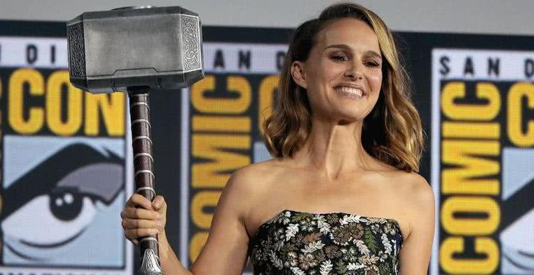 Natalie Portman no painel de Thor: Love and Thunder na Comic Con San Diego 2019 - Wikimedia Commons