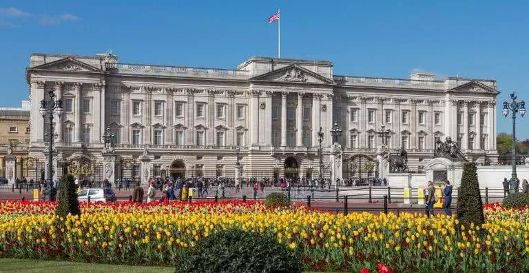 Frente do Palácio de Buckingham em Londres, Inglaterra - Wikimedia Commons