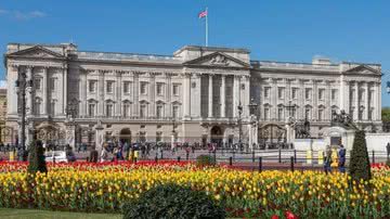 Frente do Palácio de Buckingham em Londres, Inglaterra - Wikimedia Commons