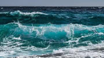 Imagem ilustrativa de um mar com ondas - Pixabay