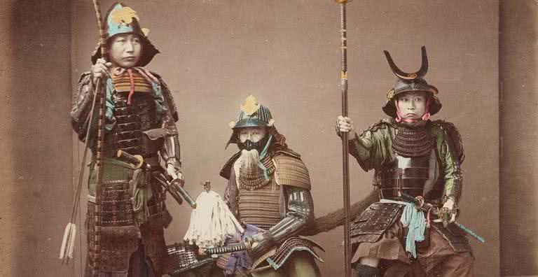 Samurais em armaduras no ano de 1880 - Wikimedia Commons
