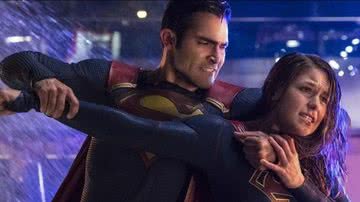 Cena do embate entre Supergirl e Superman na série Supergirl - Divulgação/CW