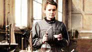 Cientista Marie Curie em seu laboratório - Wikimedia Commons