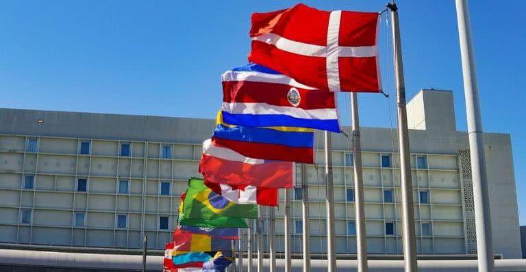 Bandeiras de diversas nações - Pixabay