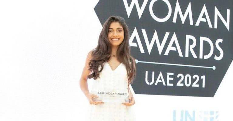 Nour com o prêmio do Arab Woman Awards - Divulgação/Instagram/nourardakani