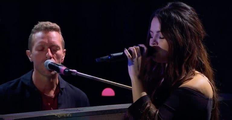 Coldplay e Selena Gomez cantam 'Let Somebody Go' juntos pela primeira vez - Reprodução/Youtube