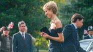 Elizabeth Debicki como princesa Diana utilizando o vestido da vingança em The Crown - Divulgação/Netflix