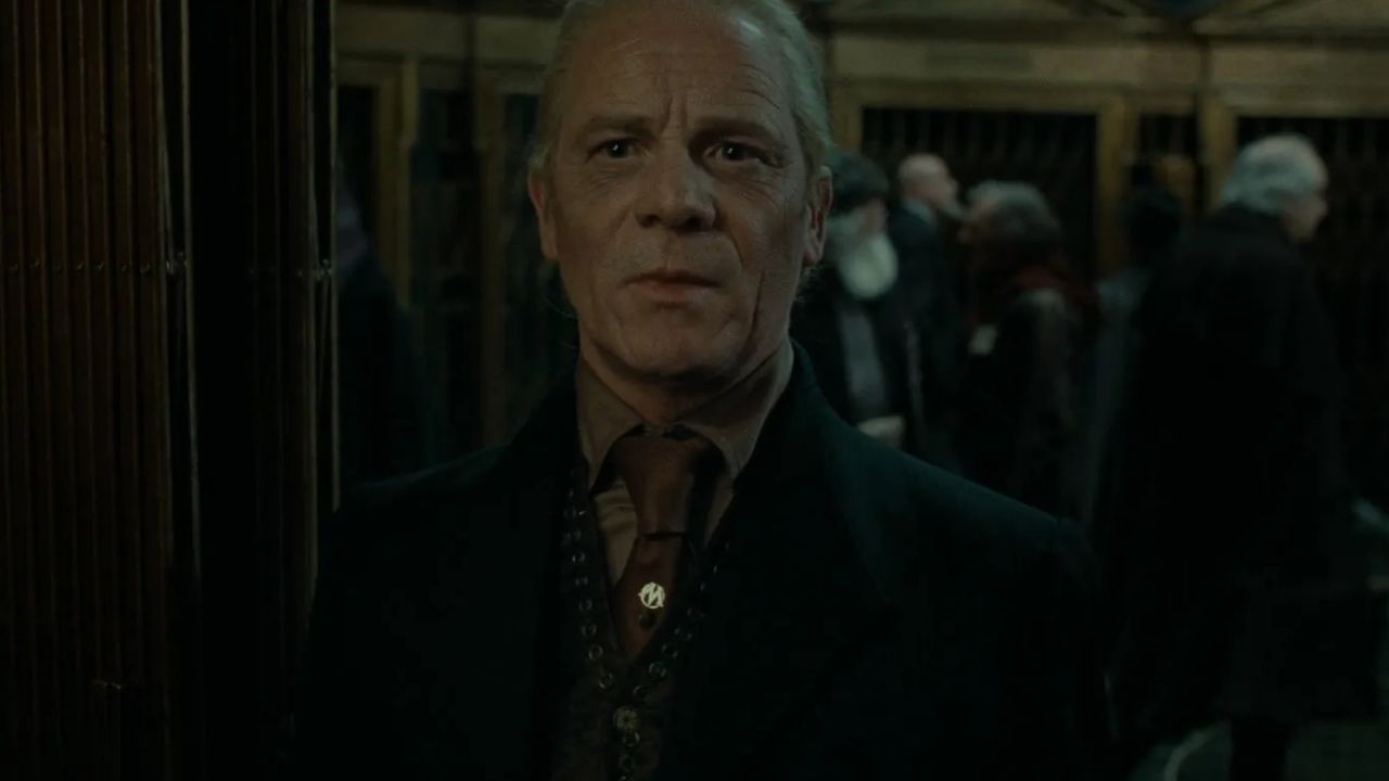 Peter Mullan como Corban Yaxley em "Harry Potter e as Relíquias da Morte - Parte 1"