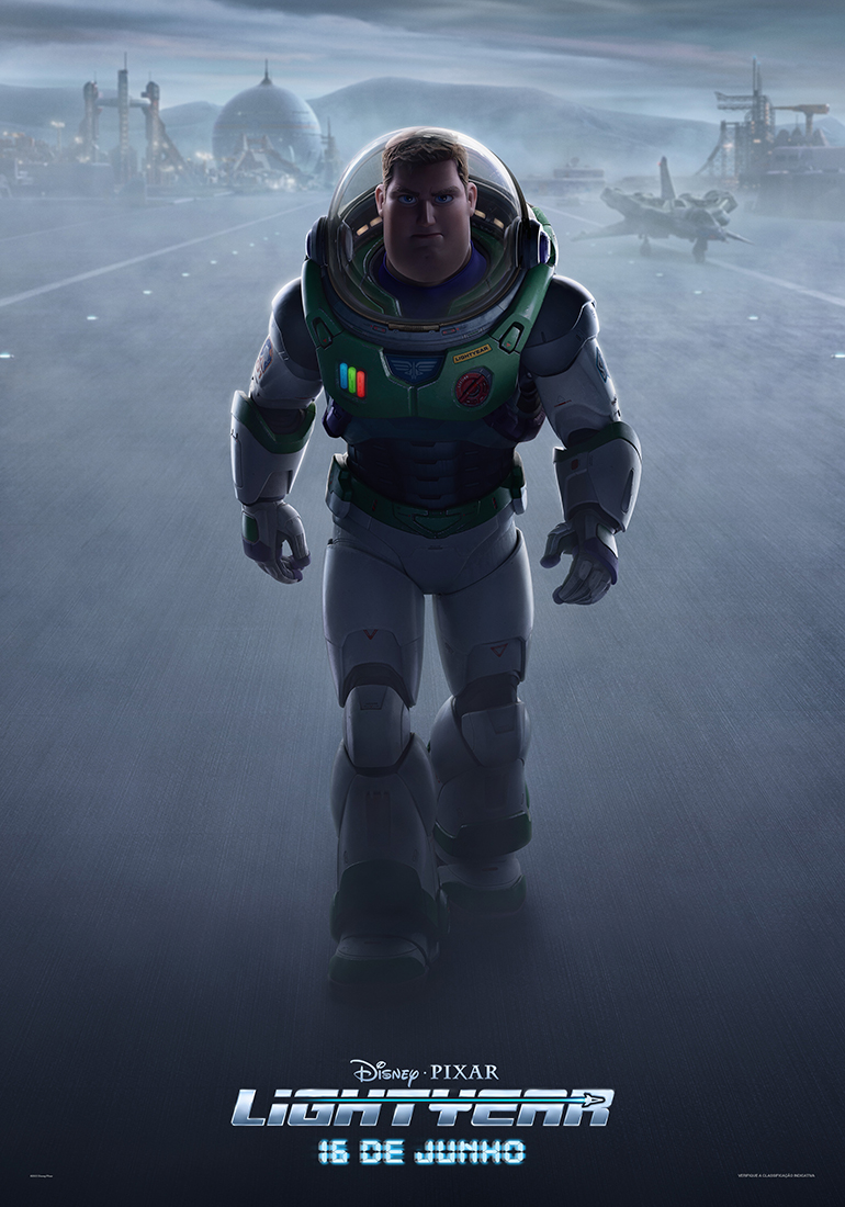 Buzz Lightyear andando em uma espaçonave