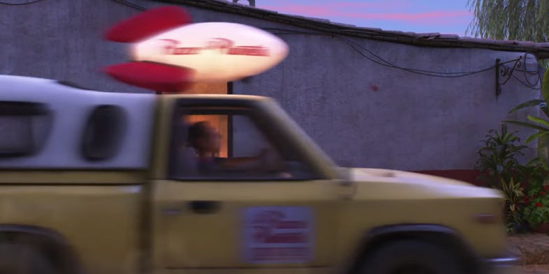 Carro do Pizza Planet em 'Viva - A Vida É uma Festa'