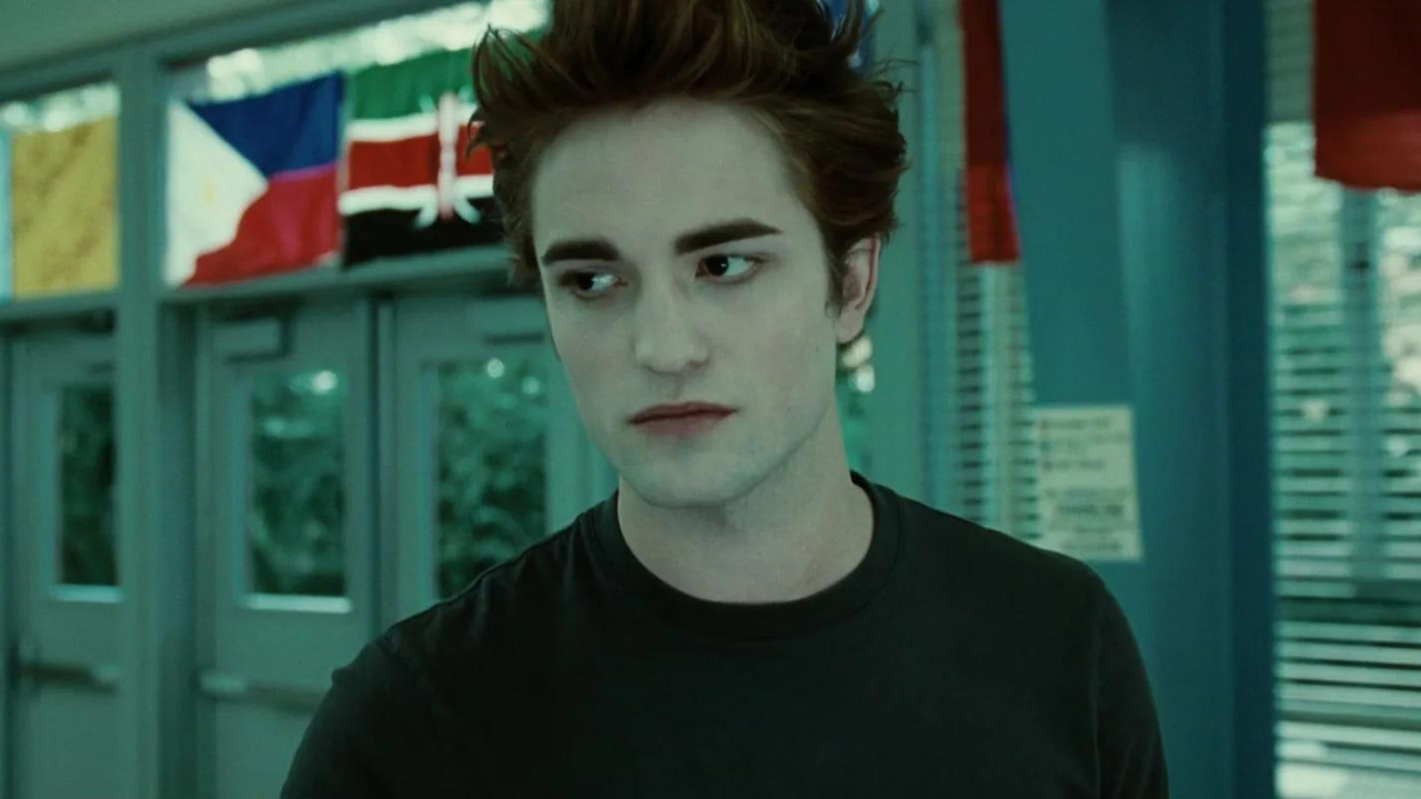 Edward com os olhos pretos em uma cena de 'Crepúsculo'