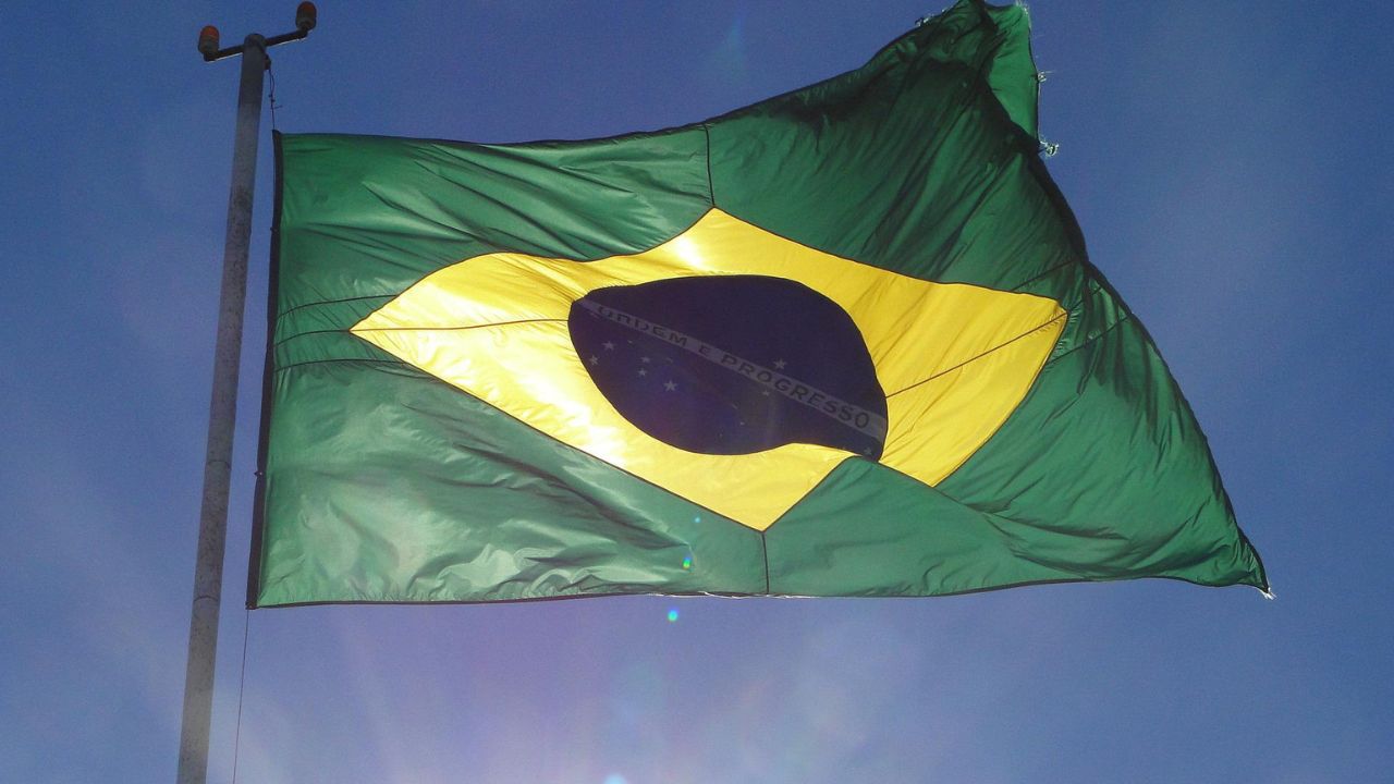 Dia da Bandeira: 5 curiosidades sobre a bandeira do Brasil que você precisa  saber