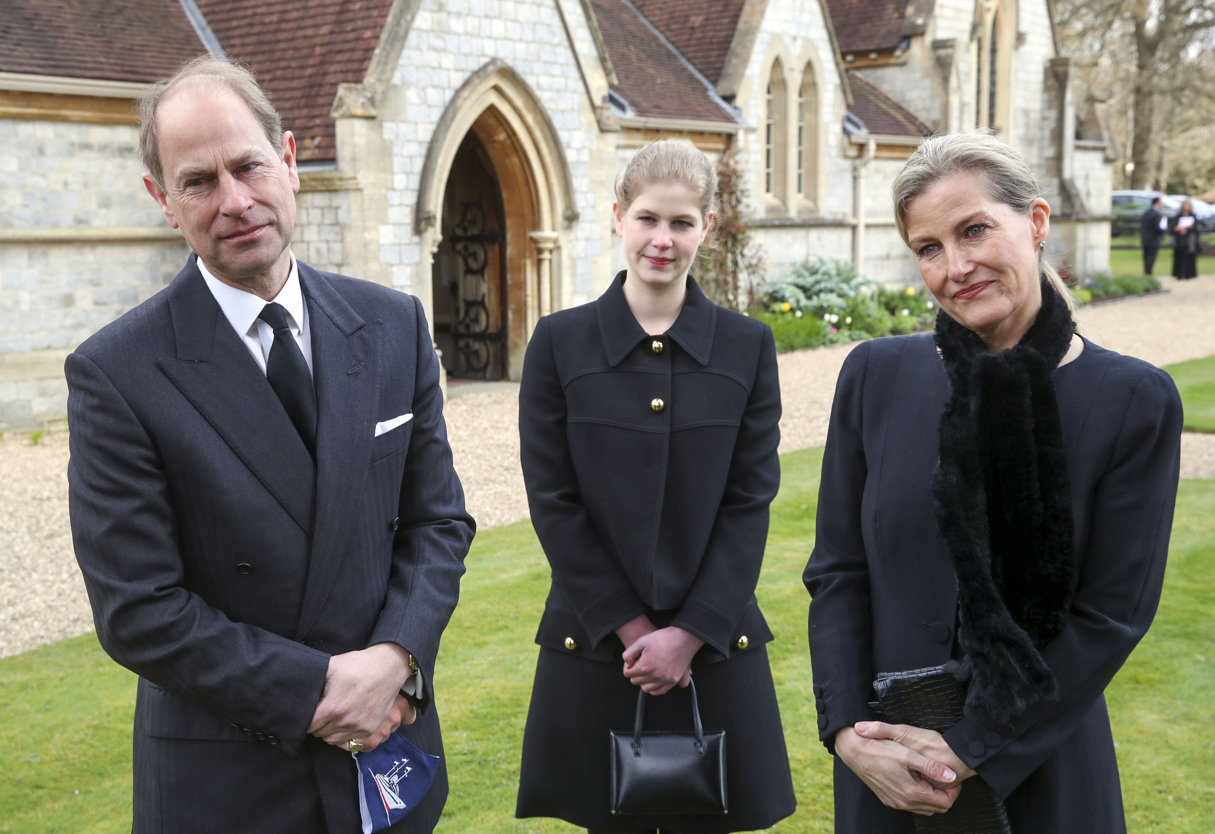 Lady Louise com seus pais, o príncipe Edward e a Condessa de Wessex